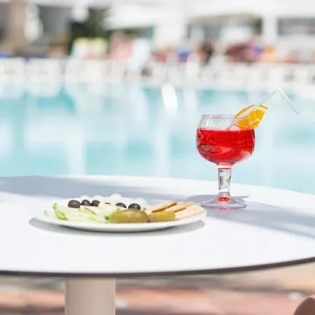Lb Deluxe Pool View Room/half Board,wifi, Beach 아파트