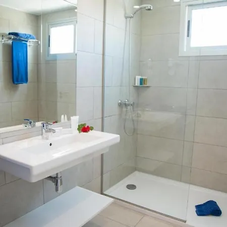 아파트 Lb Deluxe Pool View Room/half Board,wifi, Beach *